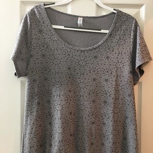 LulaRoe Grey Classic T size L